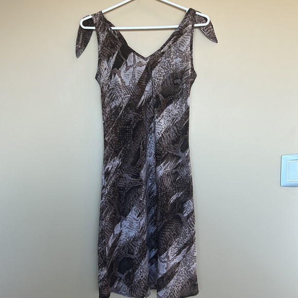 Vintage Brown Animal Print Dress with Vneck and shoulder Bows - Picture 2 of 6